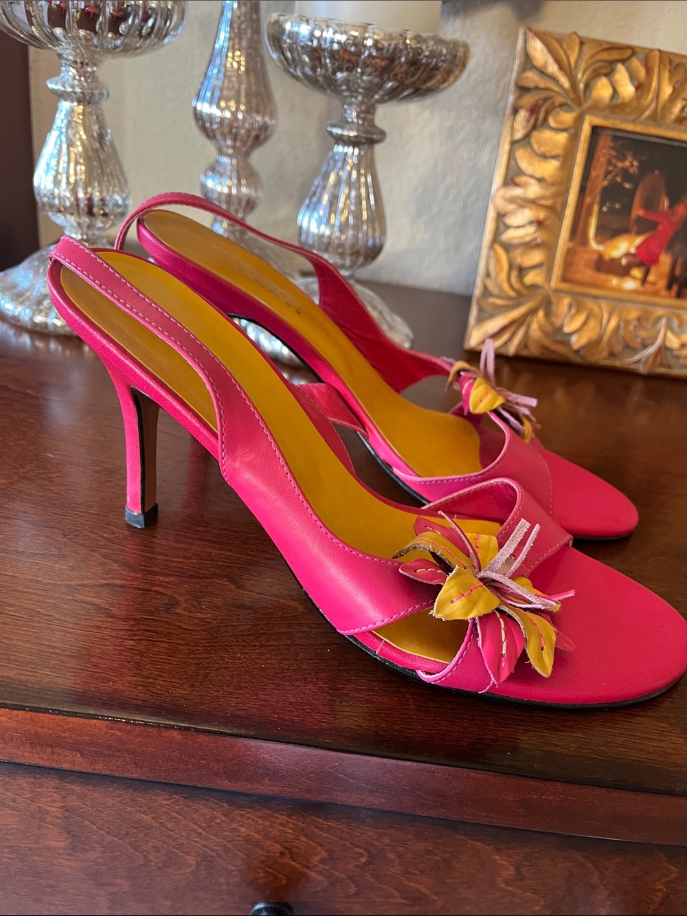 Bruno Valenti Hot Pink Slingback Heels size 9 with Yellow Floral Accent
